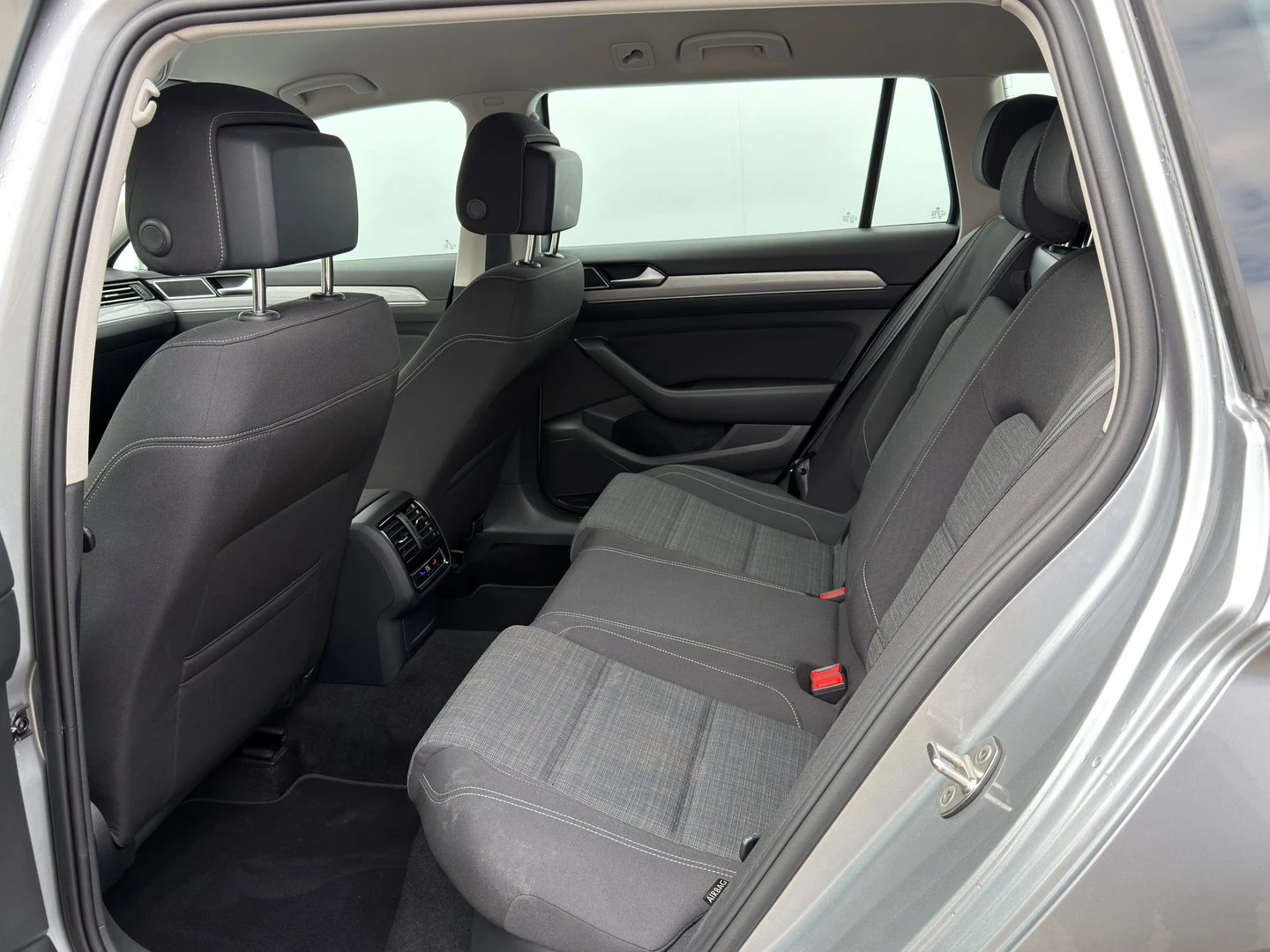 VW Passat Business 2.0 TDI SCR DSG - изображение 7