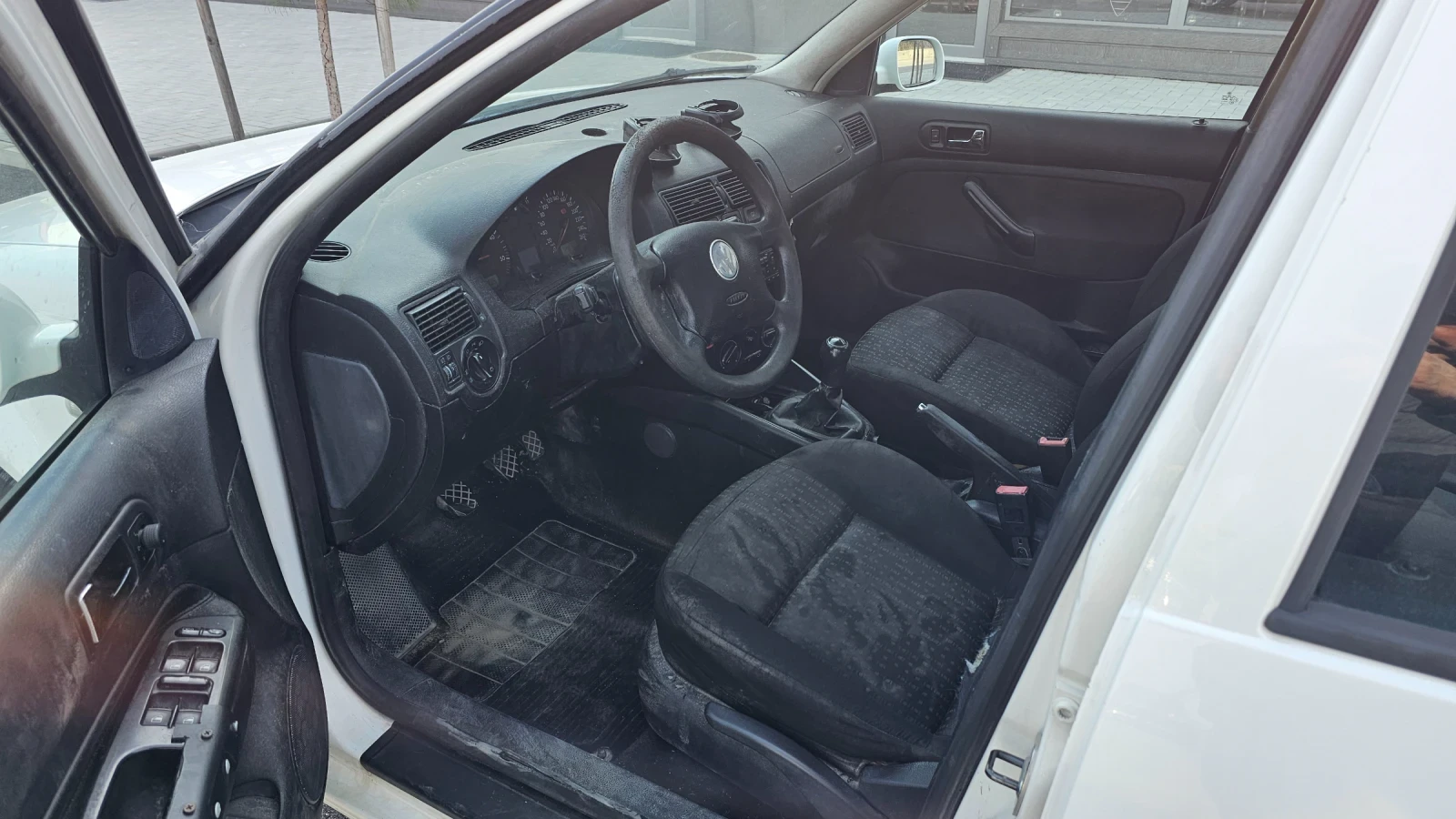 VW Golf 1.9 TDI / 96 kW (131PS), снимка 8 - Автомобили и джипове - 53876561