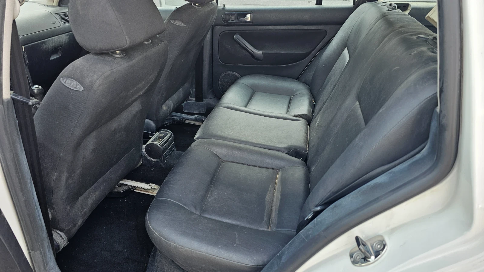 VW Golf 1.9 TDI / 96 kW (131PS), снимка 10 - Автомобили и джипове - 53876561