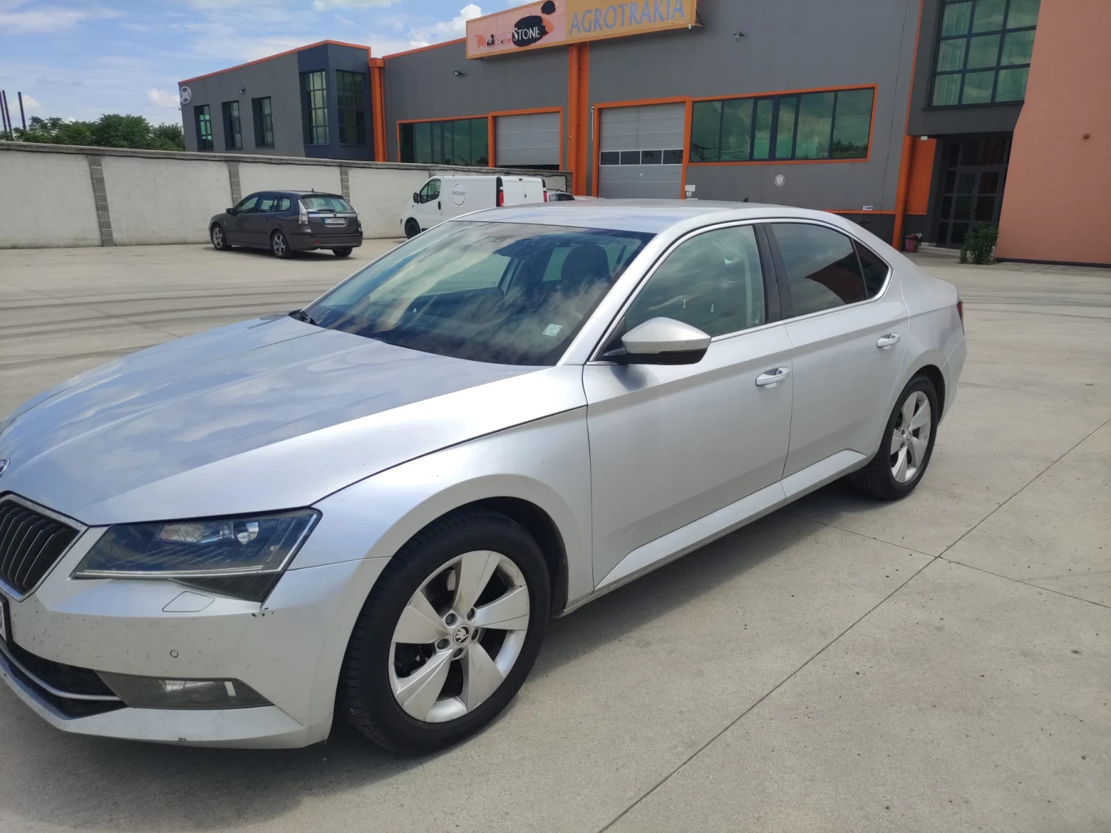 Skoda Superb, снимка 6 - Автомобили и джипове - 54943288