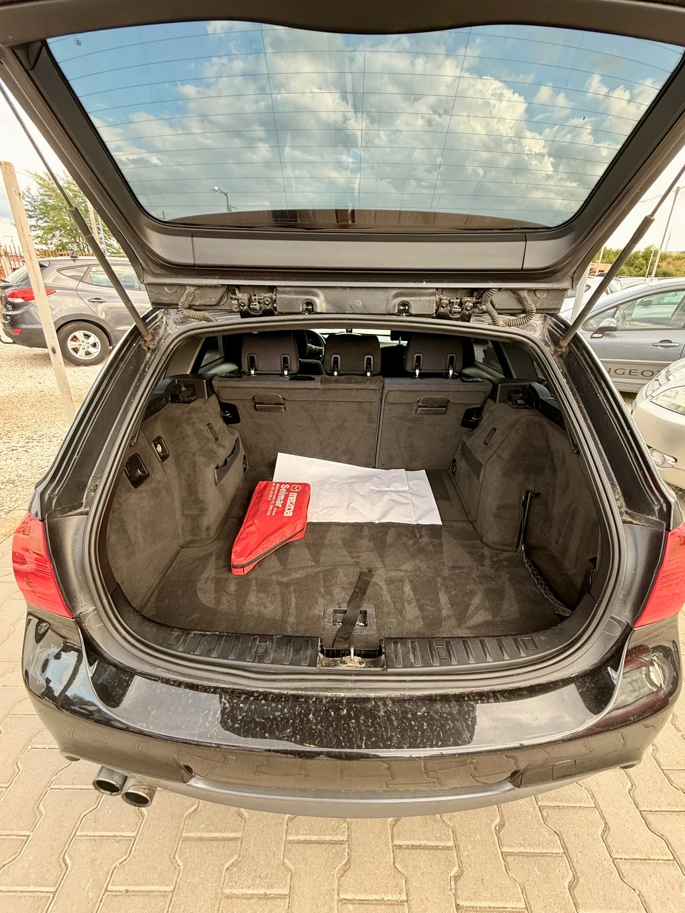 BMW 330 Обслужена* Топ* М Пакет* Реална* , снимка 10 - Автомобили и джипове - 55436577
