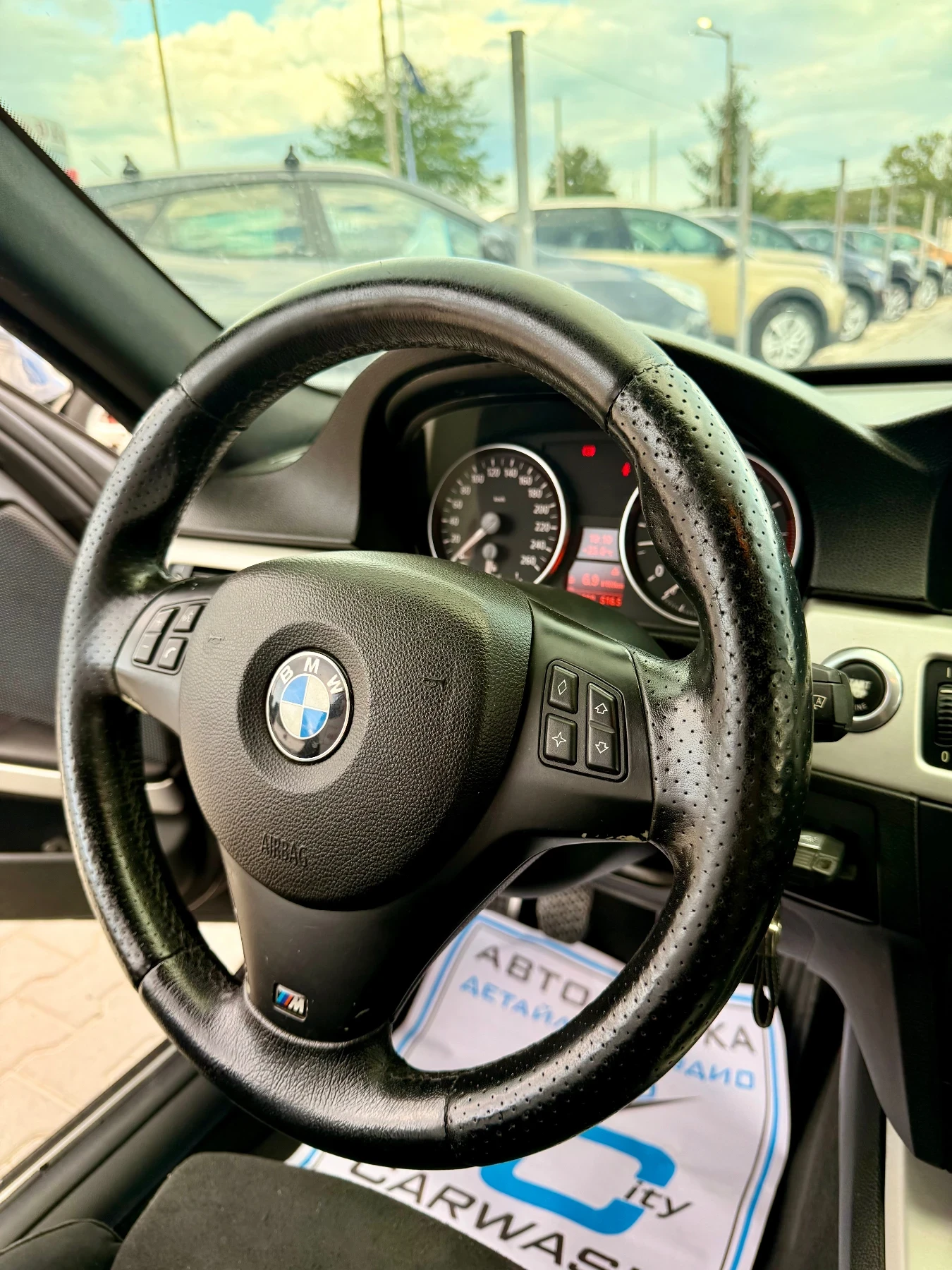 BMW 330 Обслужена* Топ* М Пакет* Реална* , снимка 16 - Автомобили и джипове - 55436577