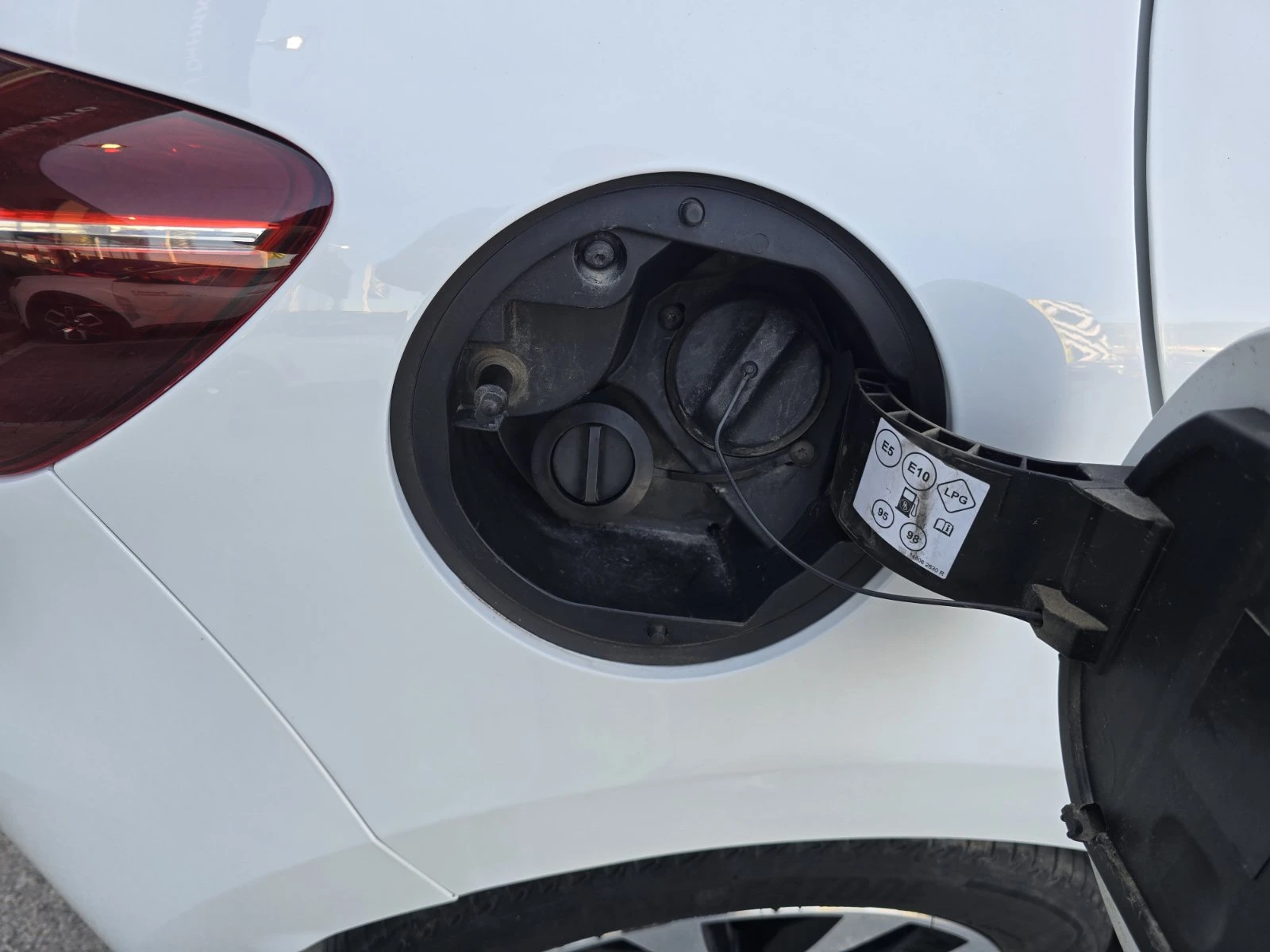 Renault Clio 1.0 TCe 90 Stop&Start LPG, снимка 14 - Автомобили и джипове - 55561700