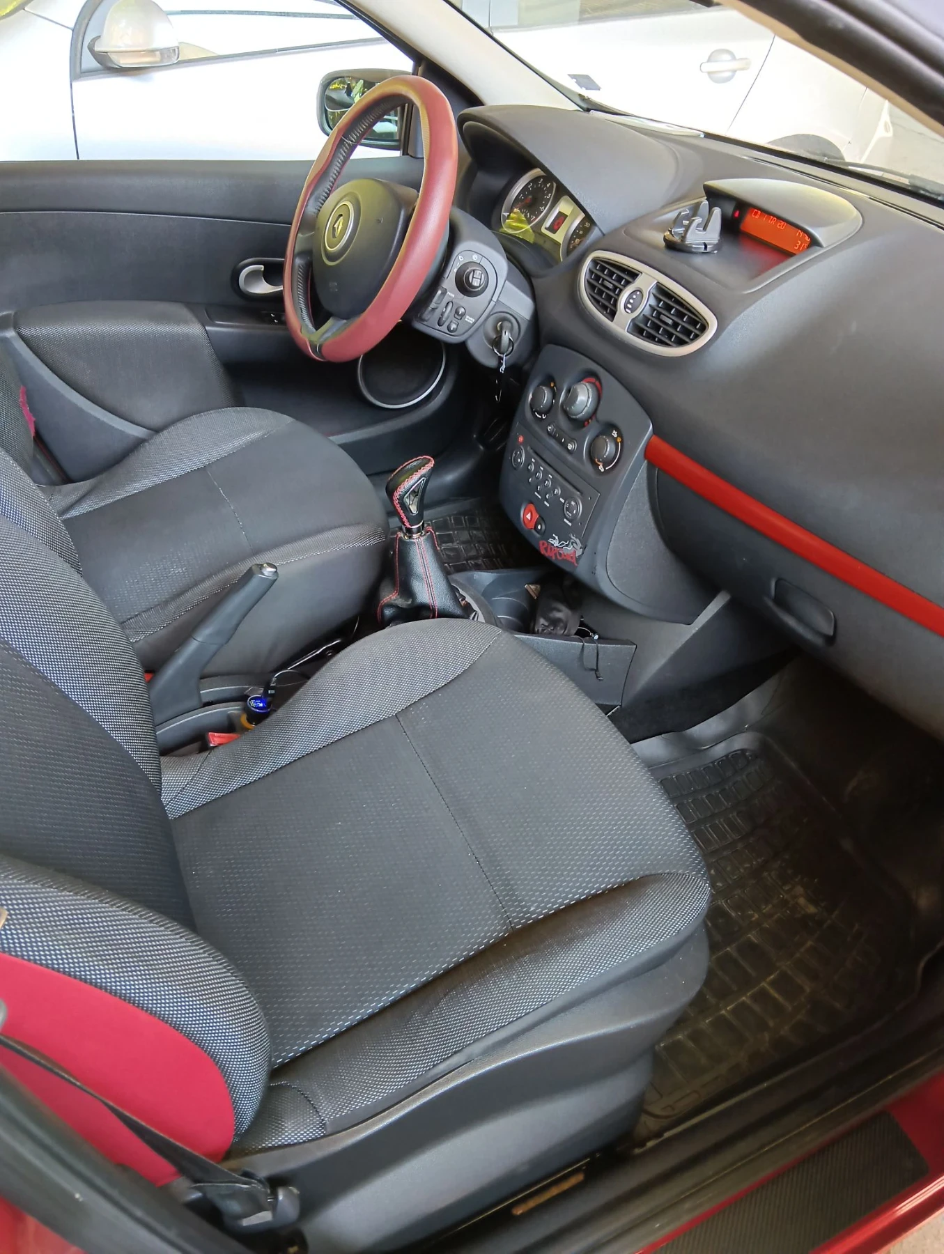 Renault Clio Clio 3 , снимка 16 - Автомобили и джипове - 55770126