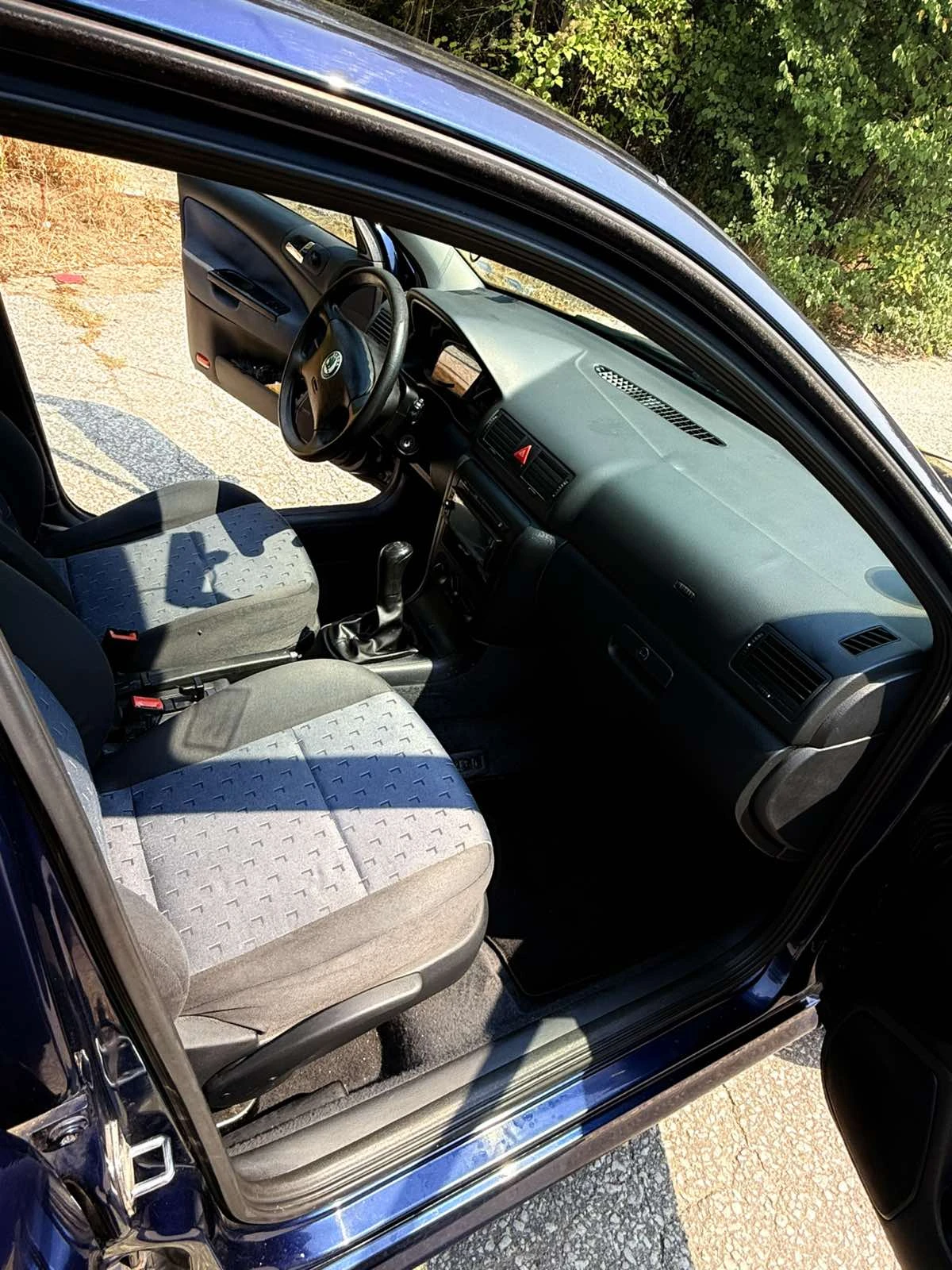 Skoda Octavia 1.6i, снимка 13 - Автомобили и джипове - 56132006