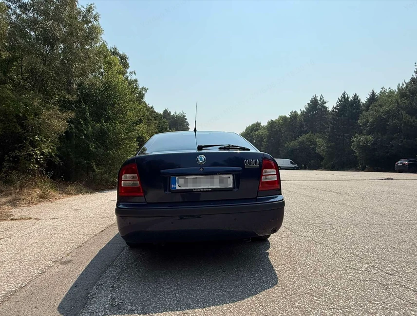 Skoda Octavia 1.6i, снимка 7 - Автомобили и джипове - 56132006