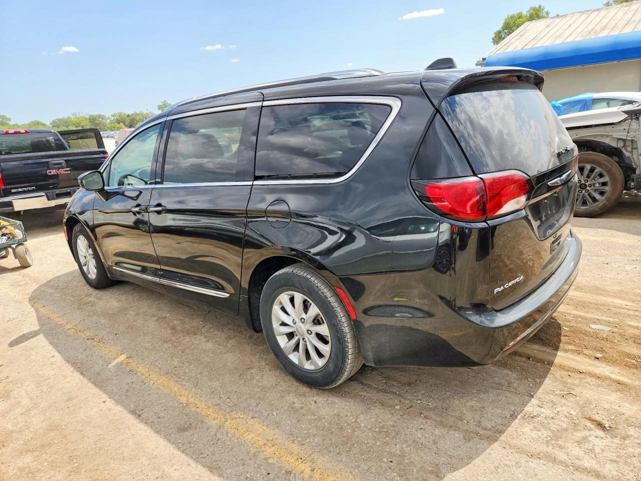Chrysler Pacifica 3.6l Touring L, снимка 2 - Автомобили и джипове - 56025464