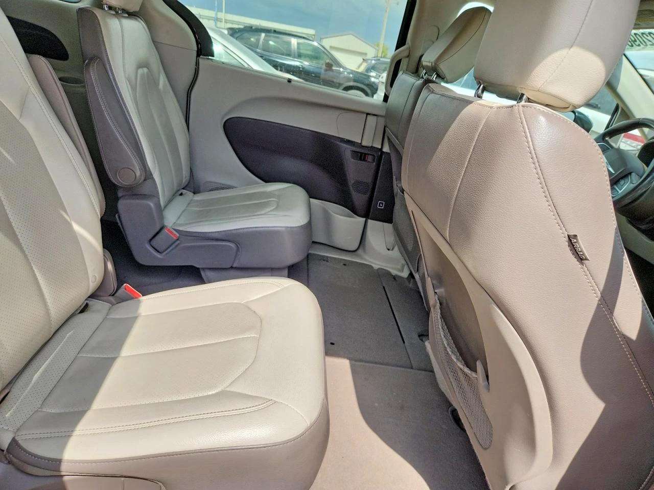 Chrysler Pacifica 3.6l Touring L, снимка 10 - Автомобили и джипове - 56025464