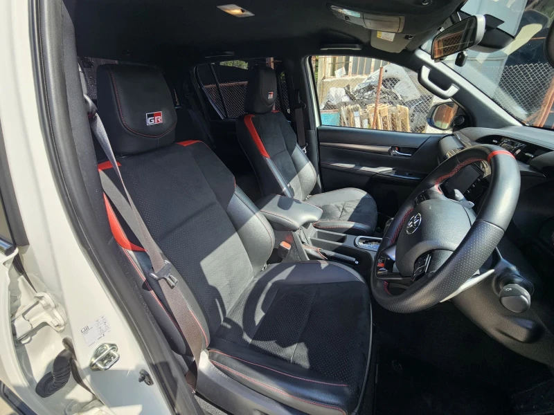 Toyota Hilux GR 2.4d, снимка 11 - Автомобили и джипове - 50275638