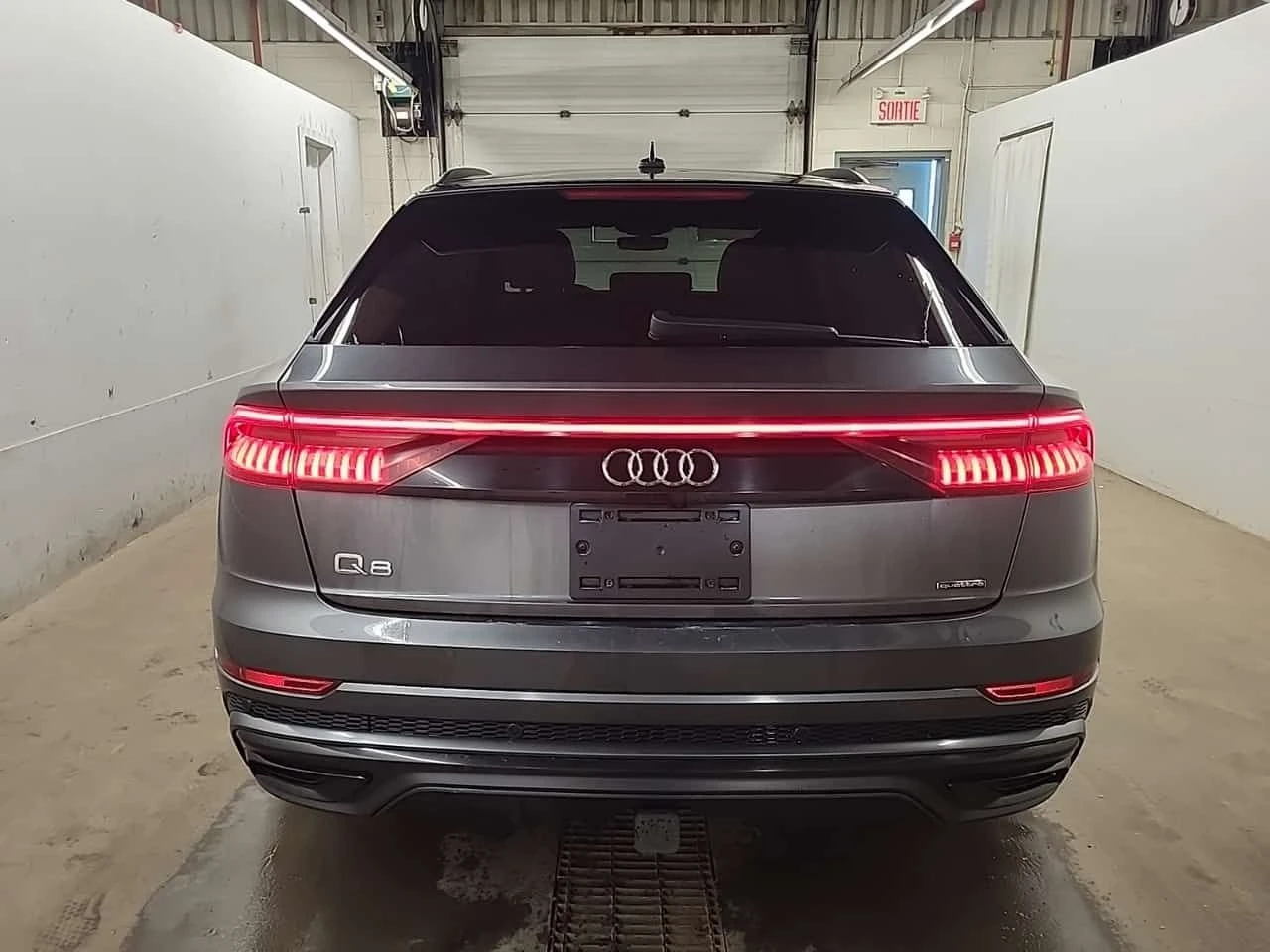 Audi Q8 TECHNIK/MATRIX/360/DISTRONIC/МАСАЖИ/B&O, снимка 17 - Автомобили и джипове - 54046515