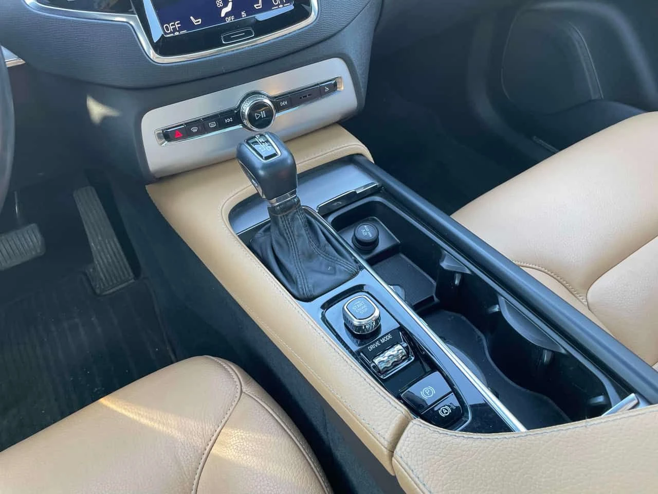 Volvo Xc90 * Momentum * 7 МЕСТНА* PANO* KEYLESS* ПОДГРЕВ* , снимка 14 - Автомобили и джипове - 54141868