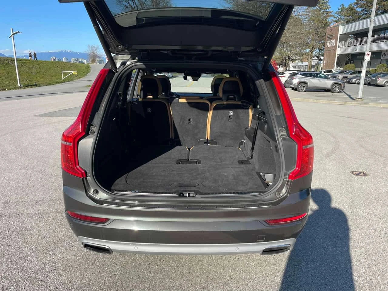 Volvo Xc90 * Momentum * 7 МЕСТНА* PANO* KEYLESS* ПОДГРЕВ* , снимка 12 - Автомобили и джипове - 54141868