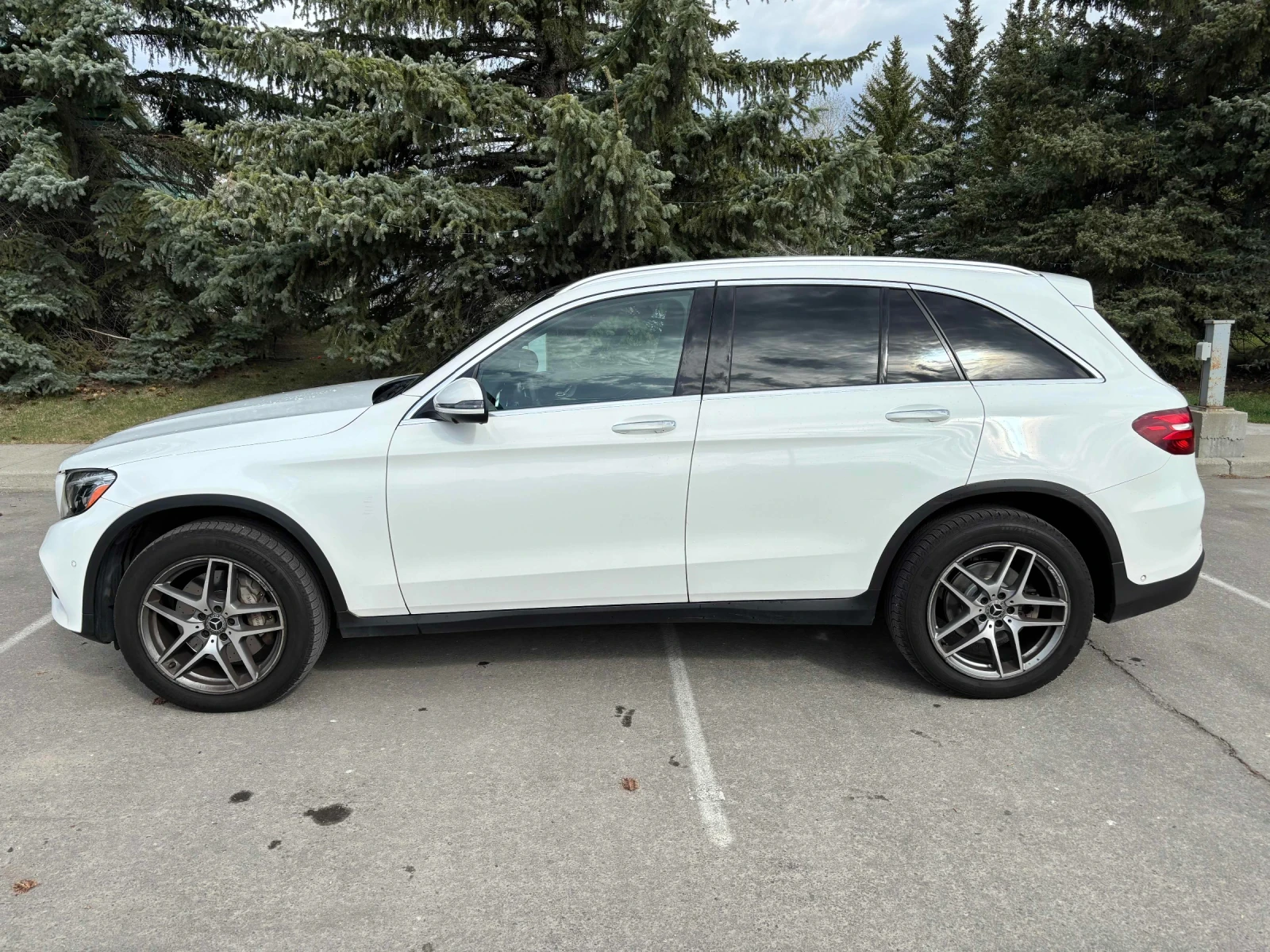 Mercedes-Benz GLC 300 ПАНОРАМА* ДИСТРОНИК * ПОДГРЕВ * 360CAM * , снимка 4 - Автомобили и джипове - 55038883