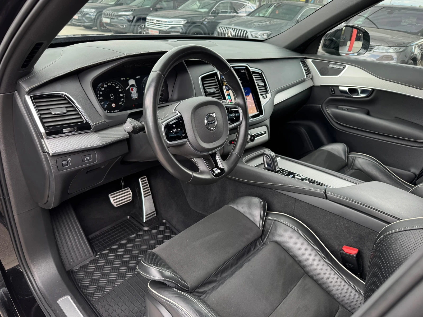 Volvo Xc90 B5* R-DESIGN* FACELIFT* BLACK EDITION* 7 МЕСТА* , снимка 9 - Автомобили и джипове - 55252806