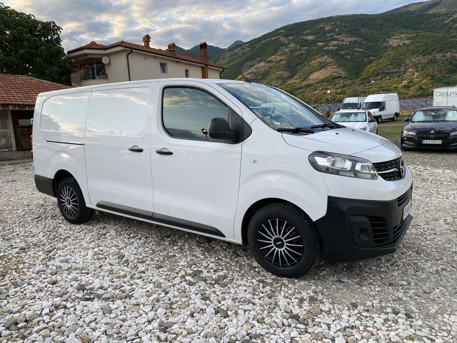 Opel Vivaro -2023г./2.0D/MAXI/КАТО-НОВ, снимка 3 - Бусове и автобуси - 55494026