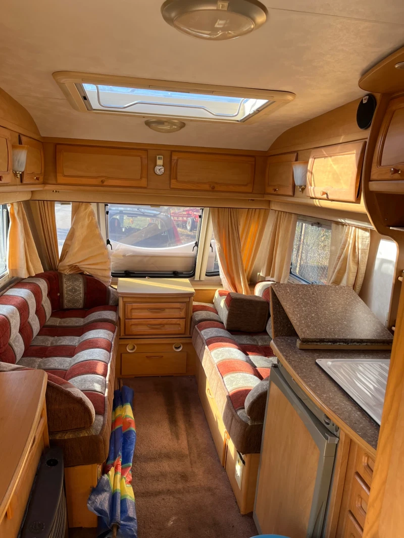 Каравана Coachmen Vip, снимка 9 - Каравани и кемпери - 47728705