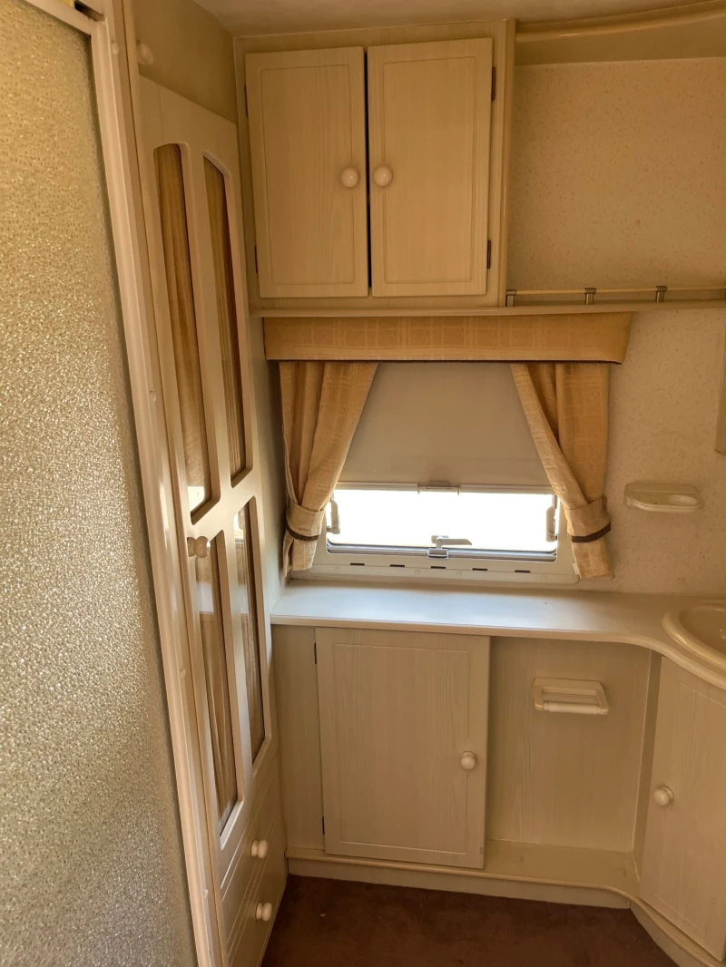 Каравана Coachmen Vip, снимка 7 - Каравани и кемпери - 47728705