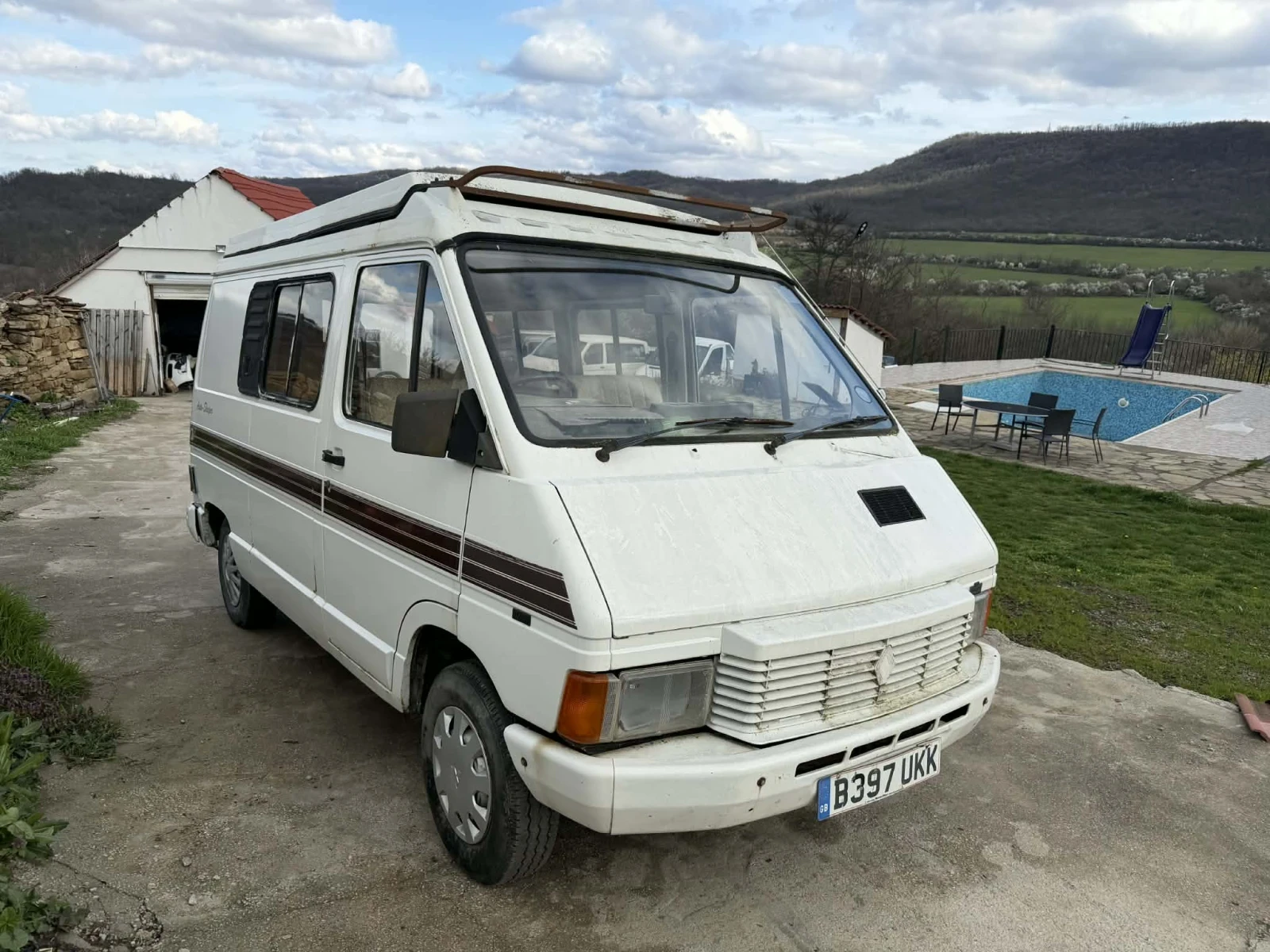 Кемпер Renault Trafic, снимка 2 - Каравани и кемпери - 54045850