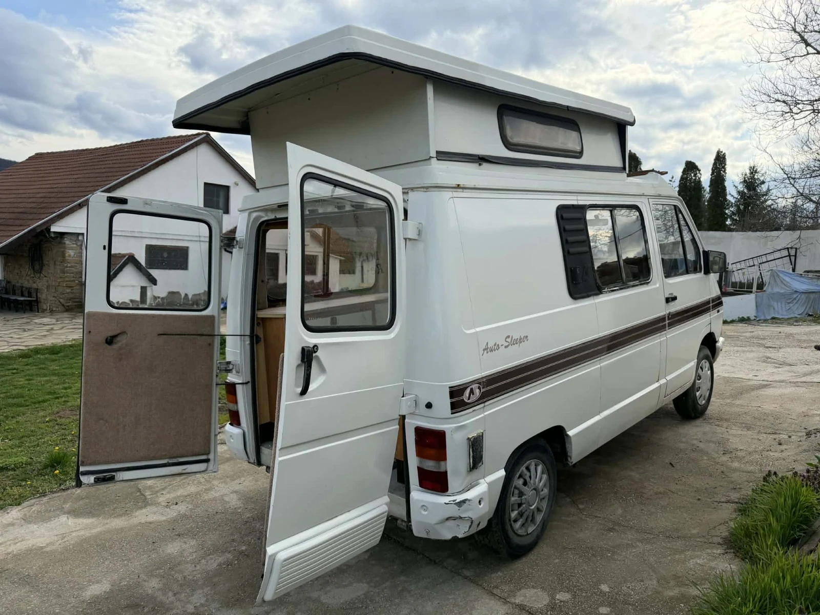 Кемпер Renault Trafic, снимка 7 - Каравани и кемпери - 54045850