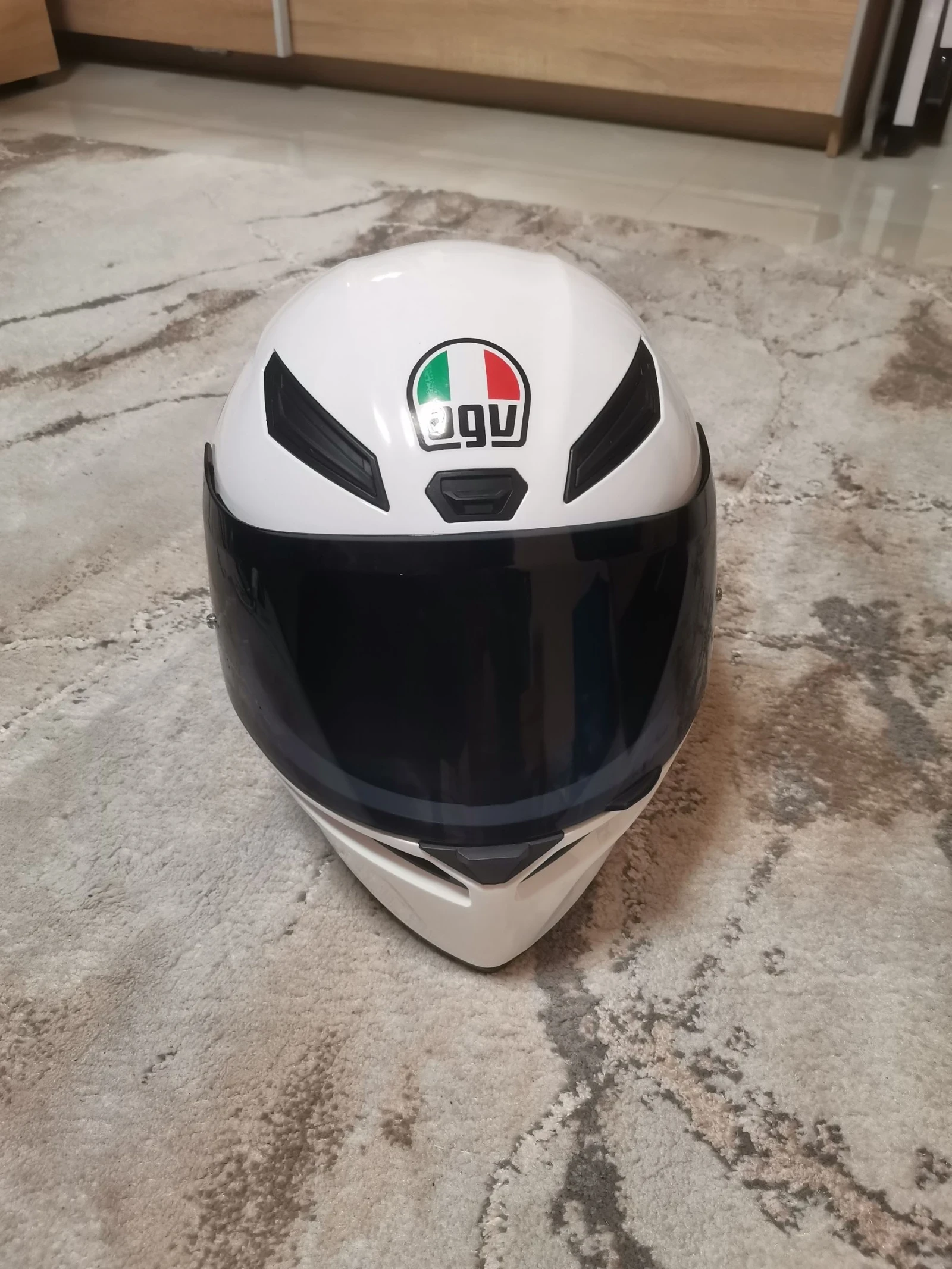 Продавам каска AGV