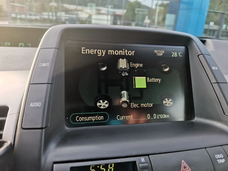 Toyota Prius 1.5i-hibryd, снимка 12 - Автомобили и джипове - 52264226