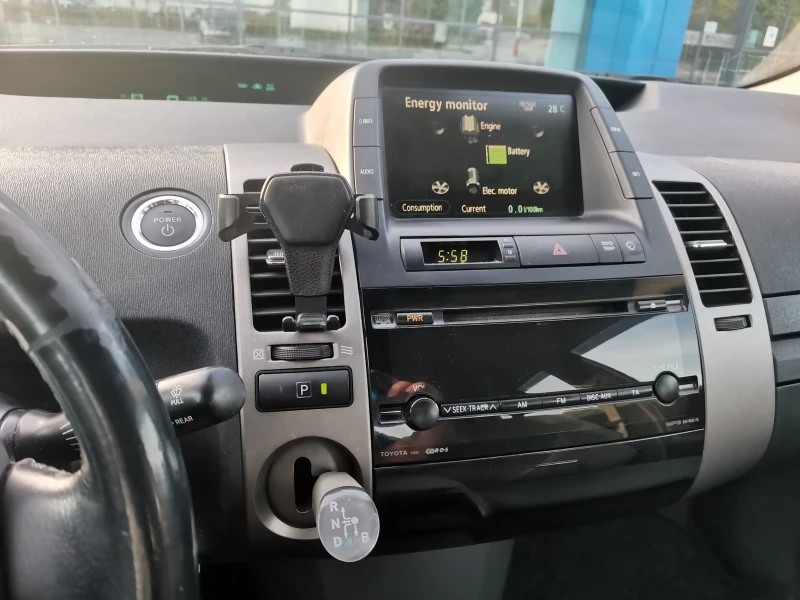 Toyota Prius 1.5i-hibryd, снимка 10 - Автомобили и джипове - 52264226