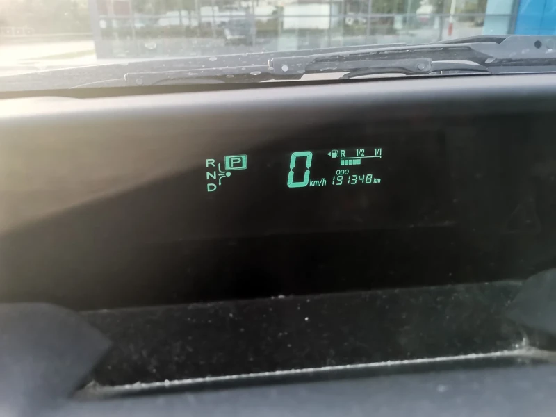 Toyota Prius 1.5i-hibryd, снимка 11 - Автомобили и джипове - 52264226