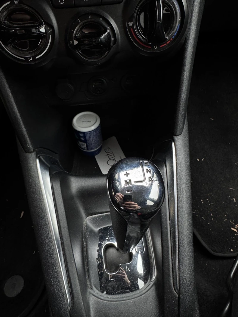 Peugeot 208, снимка 8 - Автомобили и джипове - 52465877