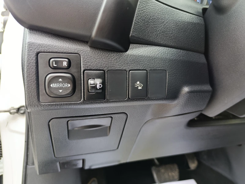 Toyota Corolla Corolla 1.6VVT-I LUNA, снимка 13 - Автомобили и джипове - 52472988