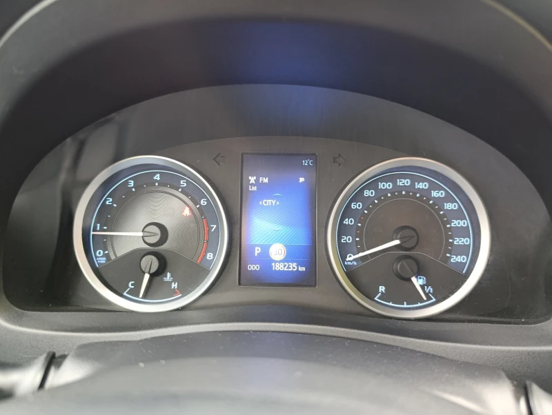 Toyota Corolla Corolla 1.6VVT-I LUNA, снимка 11 - Автомобили и джипове - 52472988