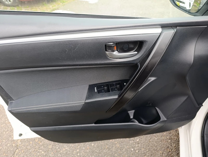 Toyota Corolla Corolla 1.6VVT-I LUNA, снимка 12 - Автомобили и джипове - 52472988