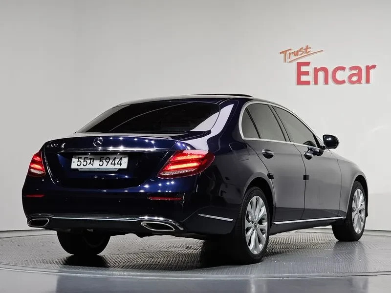 Mercedes-Benz E 300 Exclusive, снимка 2 - Автомобили и джипове - 55136967