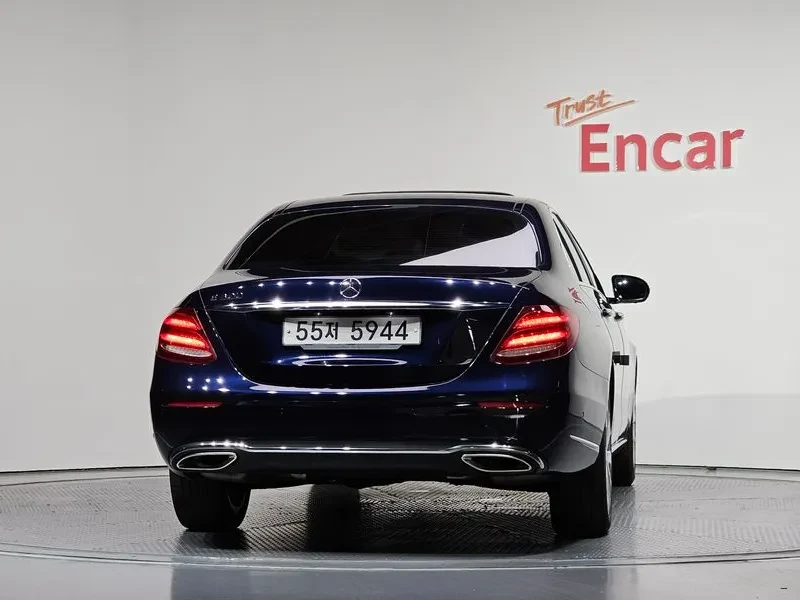 Mercedes-Benz E 300 Exclusive, снимка 4 - Автомобили и джипове - 55136967