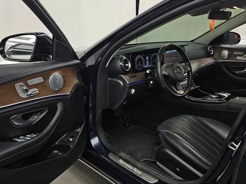 Mercedes-Benz E 300 Exclusive, снимка 10 - Автомобили и джипове - 55136967