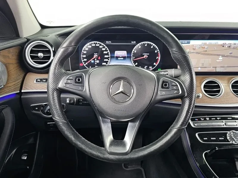Mercedes-Benz E 300 Exclusive, снимка 13 - Автомобили и джипове - 55136967