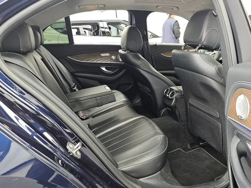 Mercedes-Benz E 300 Exclusive, снимка 12 - Автомобили и джипове - 55136967