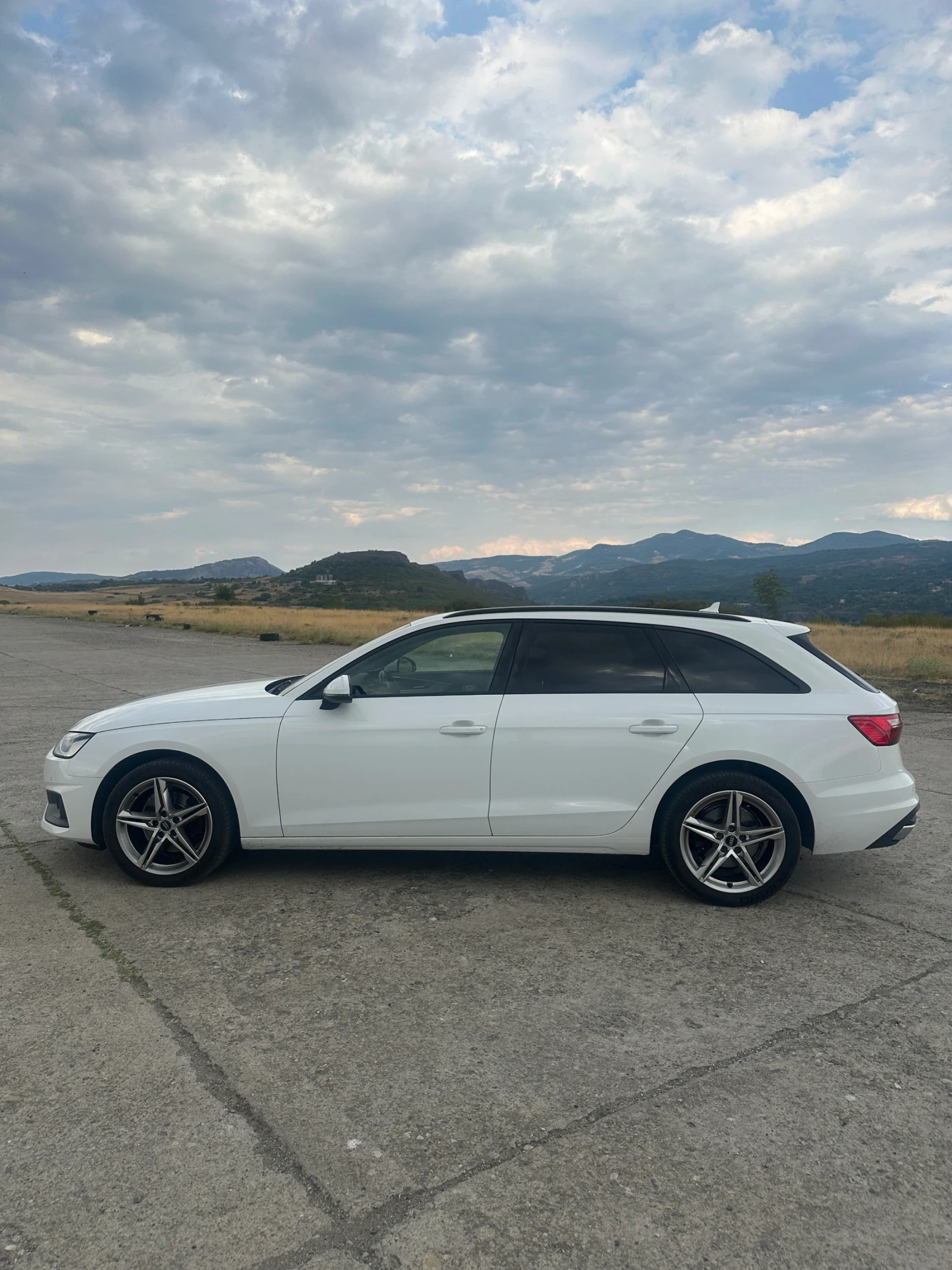 Audi A4 DISTRONIC* СЕРВИЗНА ИСТОРИЯ*  - изображение 4
