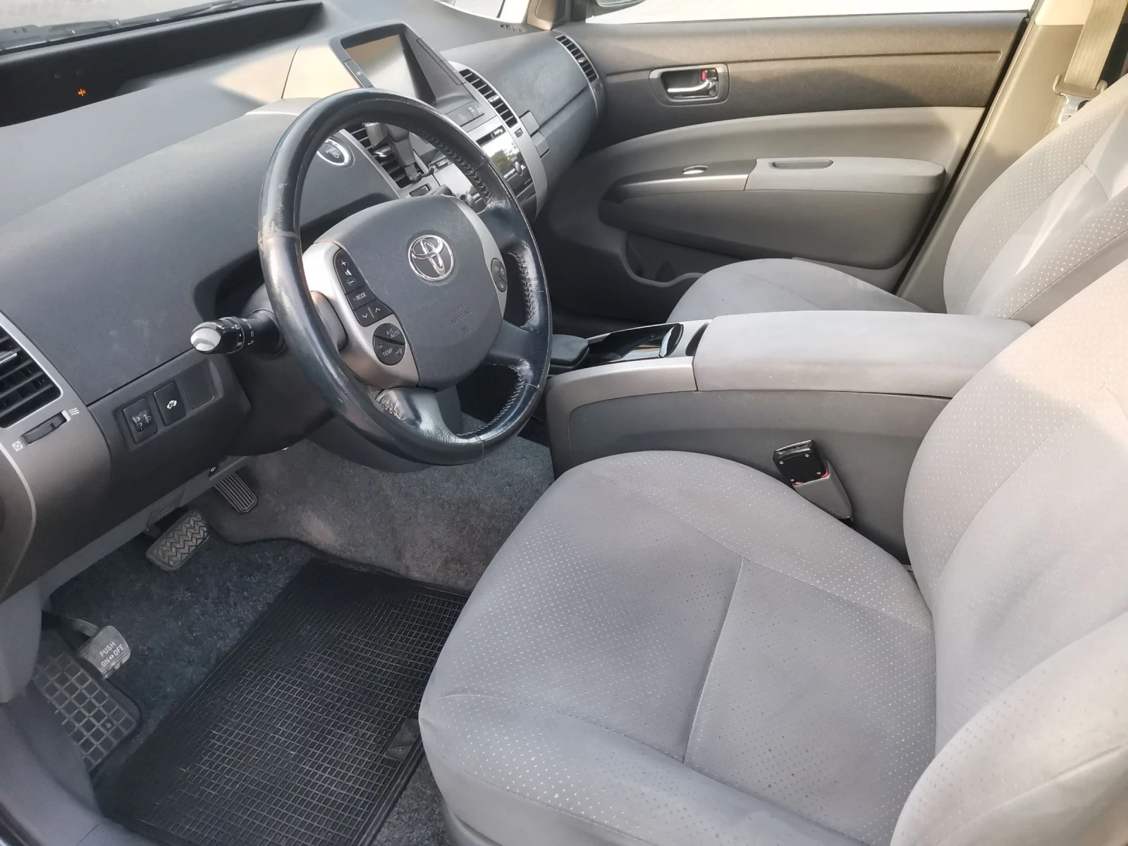 Toyota Prius 1.5i-hibryd - изображение 8