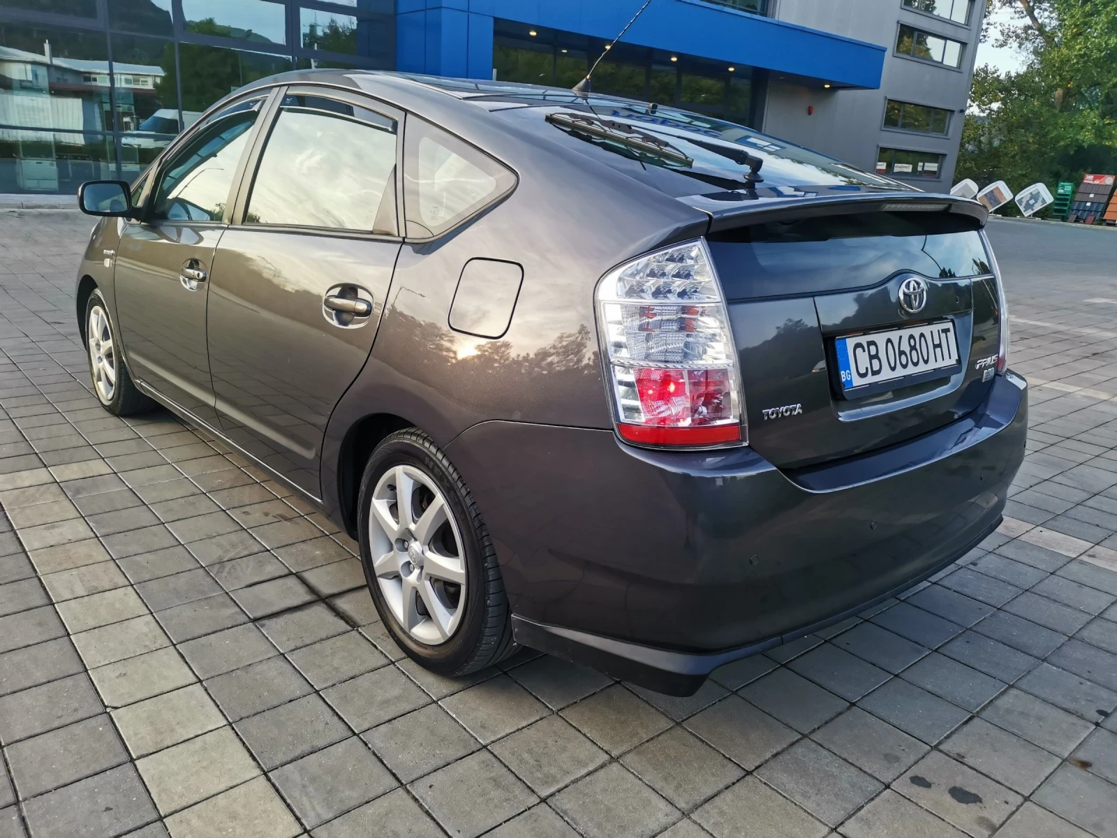Toyota Prius 1.5i-hibryd - изображение 6