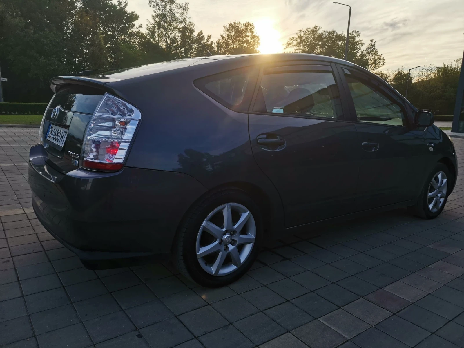 Toyota Prius 1.5i-hibryd - изображение 3