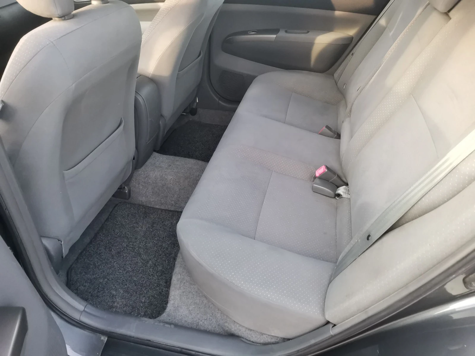Toyota Prius 1.5i-hibryd - изображение 9