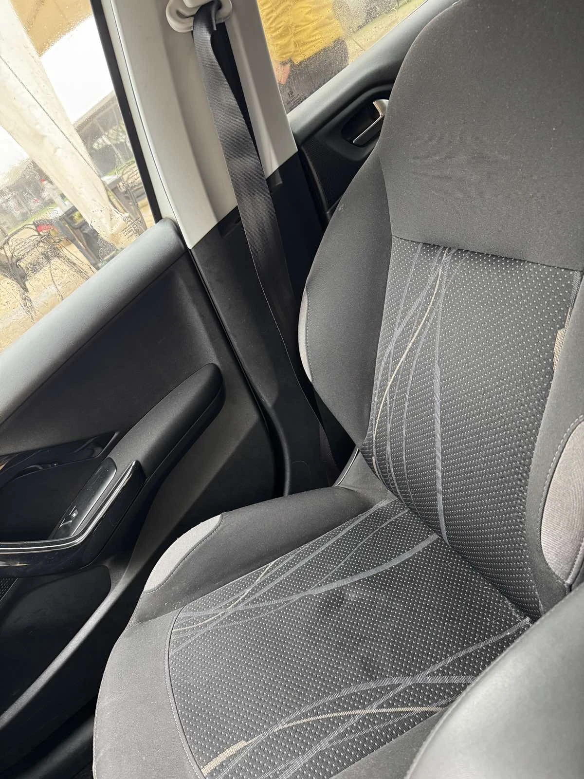 Peugeot 208  - изображение 9