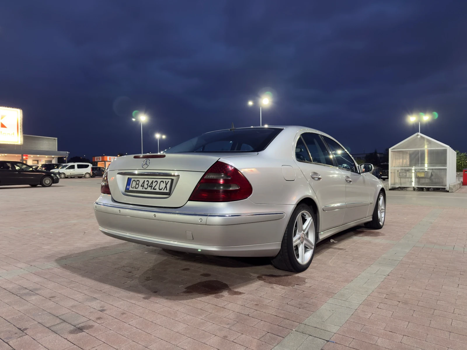 Mercedes-Benz E 200  - изображение 5