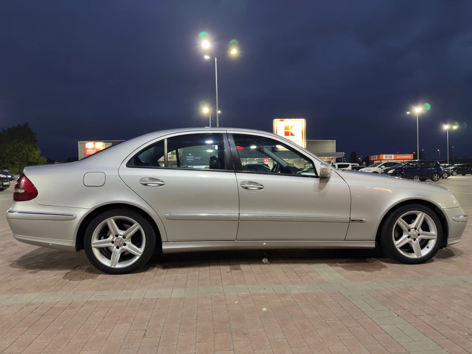 Mercedes-Benz E 200  - изображение 6