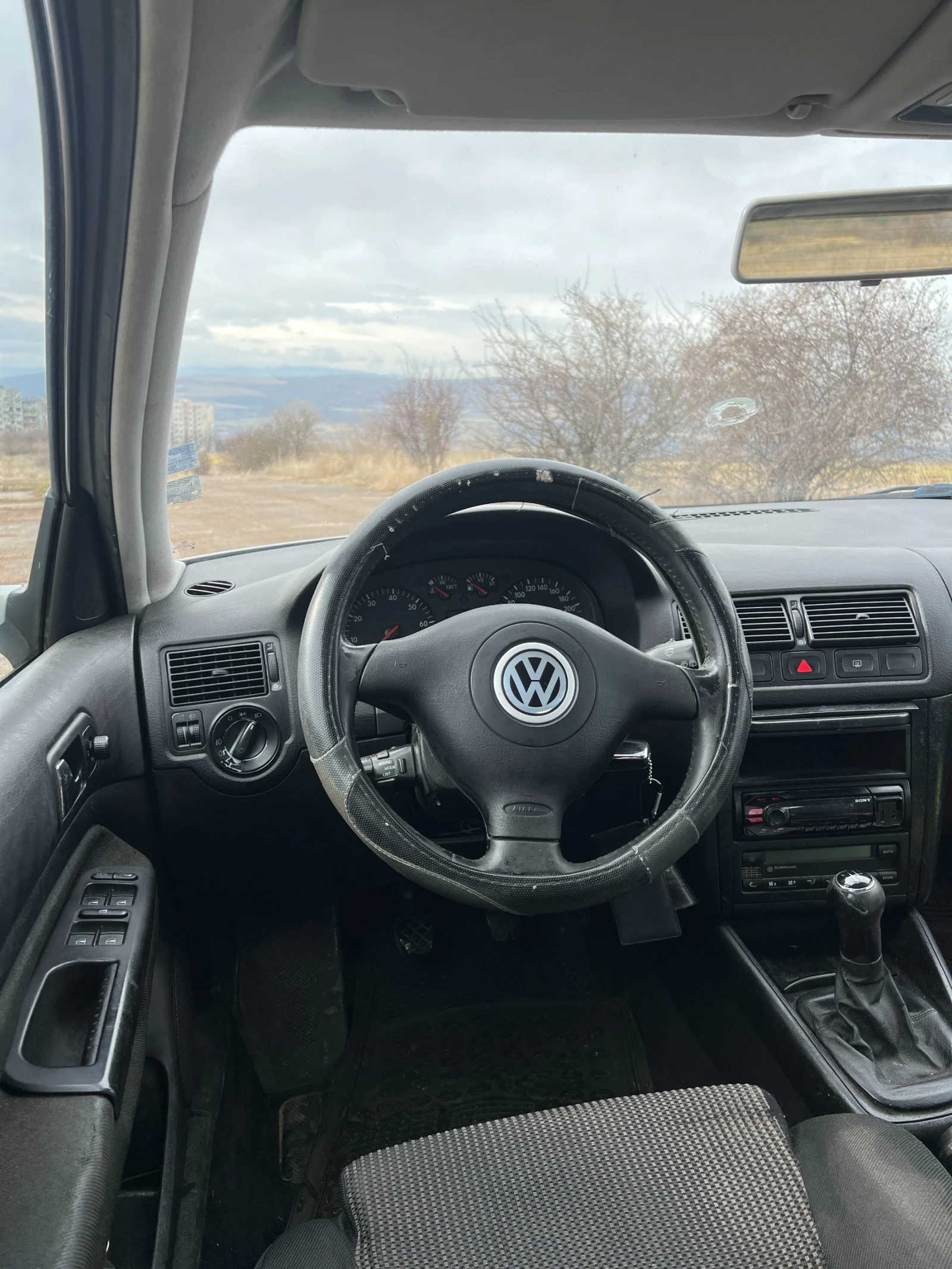 VW Golf 1.6 SR, ГАЗ/БЕНЗИН - Повреден Двигател - изображение 6