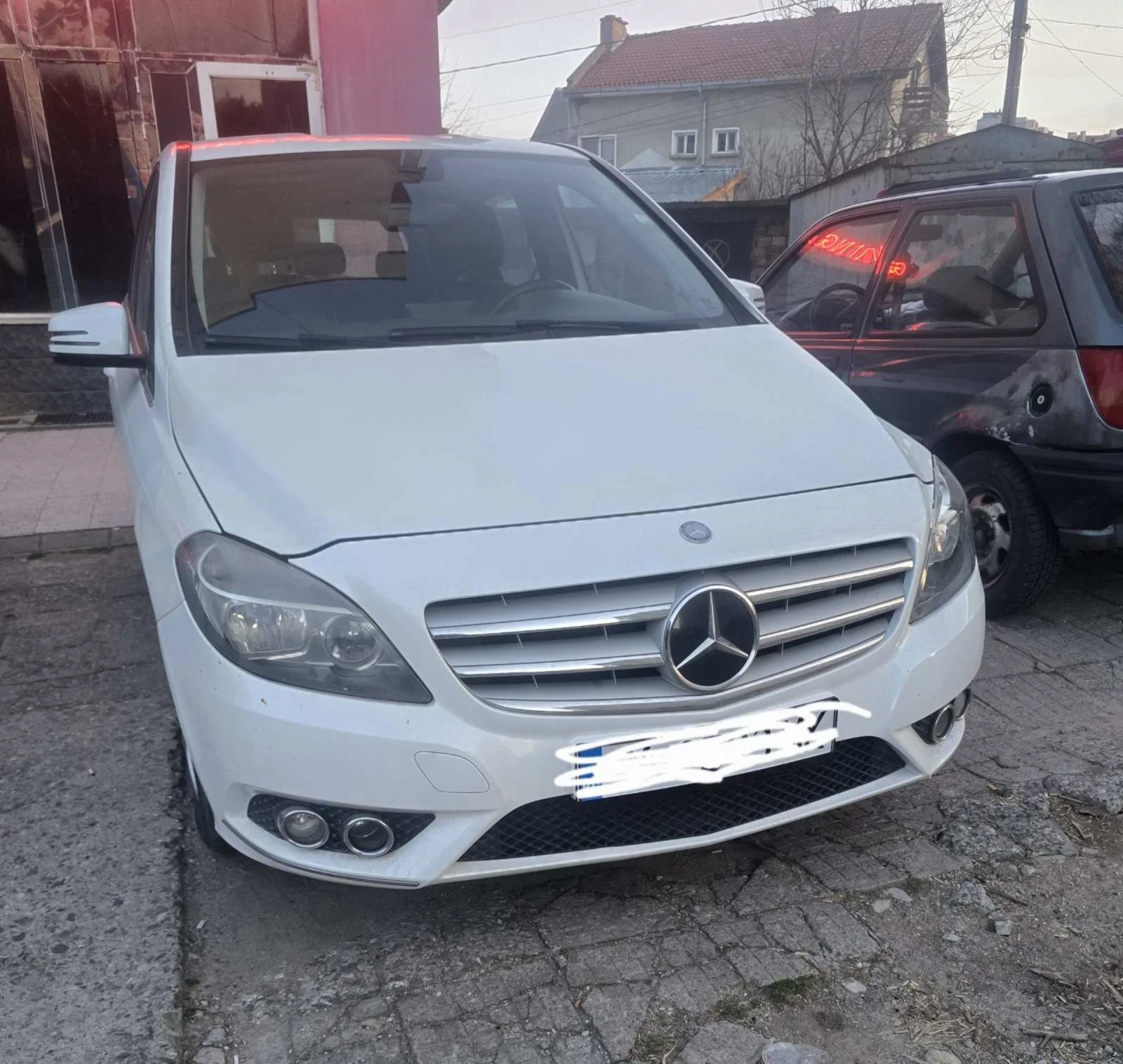 Mercedes-Benz B 180