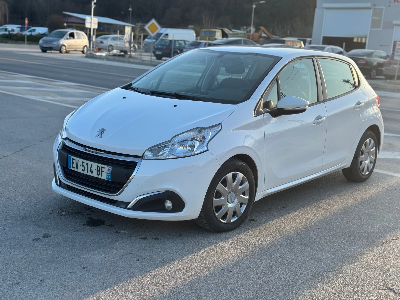 Peugeot 208 1.6 hdi ТОП, снимка 9 - Автомобили и джипове - 53839252
