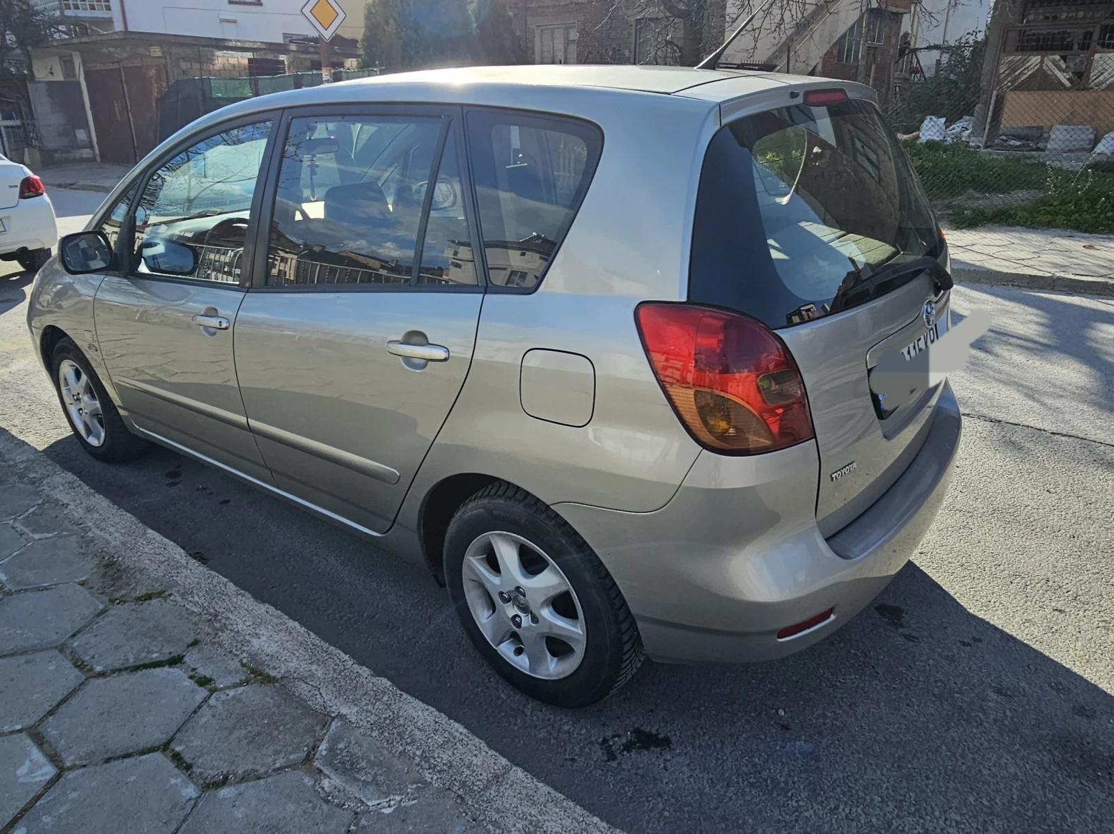 Toyota Corolla verso, снимка 11 - Автомобили и джипове - 54017834