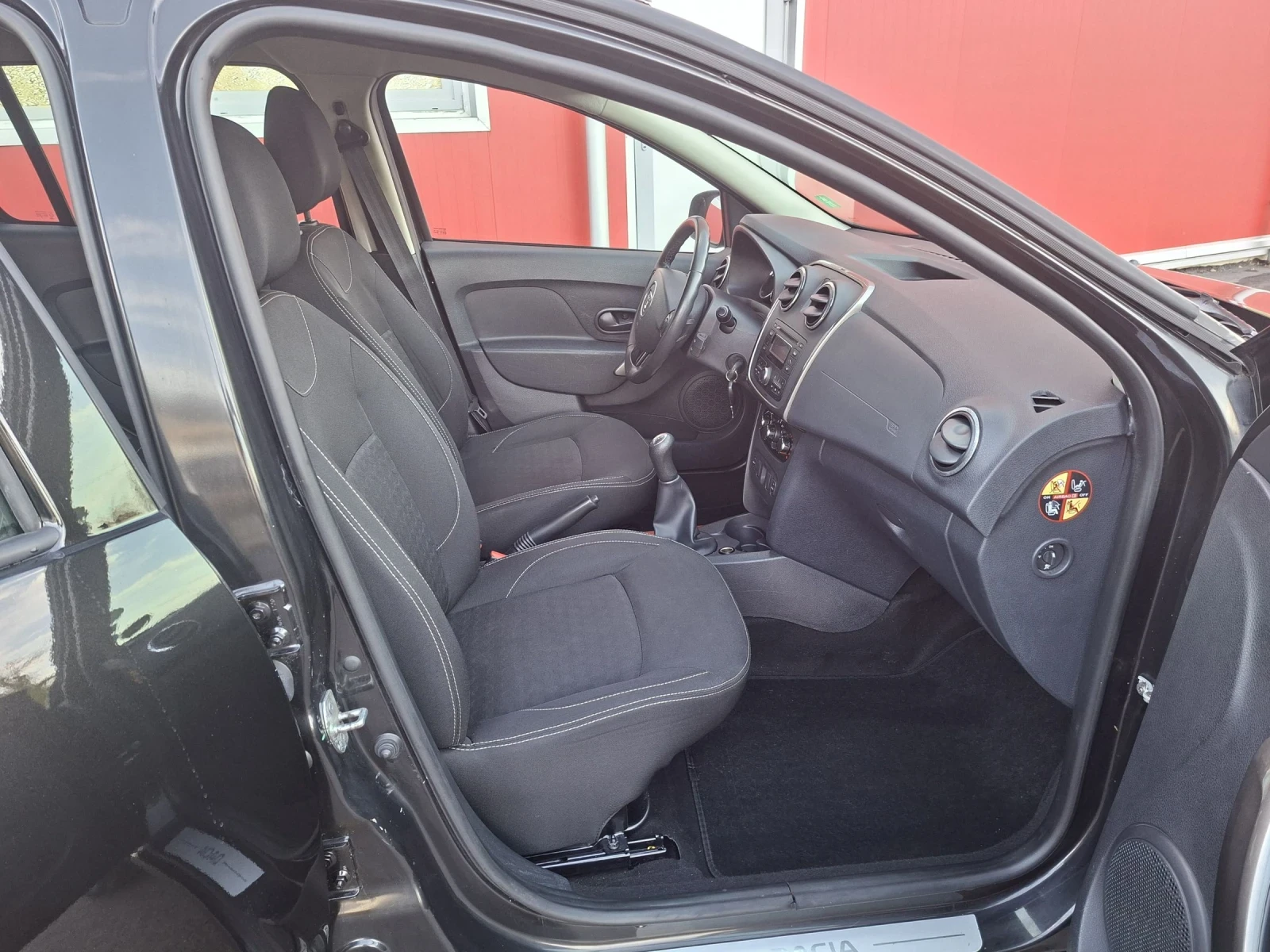 Dacia Logan 1.5 дизел 90к.с., снимка 8 - Автомобили и джипове - 54027078