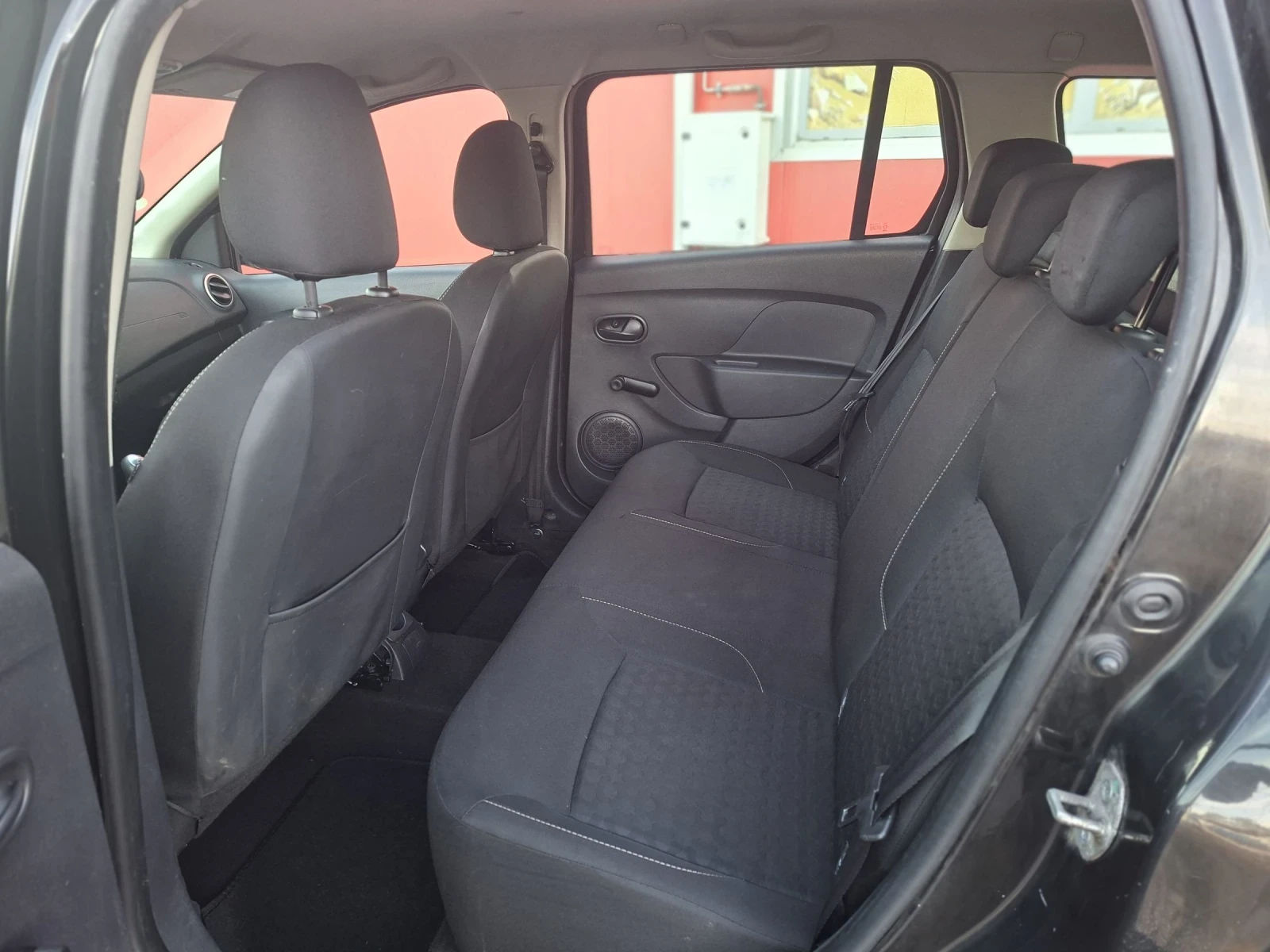 Dacia Logan 1.5 дизел 90к.с., снимка 15 - Автомобили и джипове - 54027078